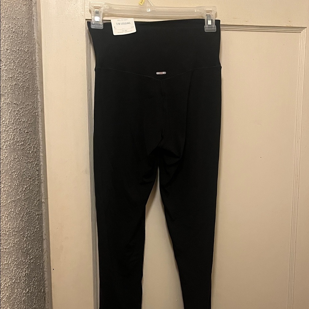 Womens Black Leggings 7/8 Legging.  size M. Weightless touch
